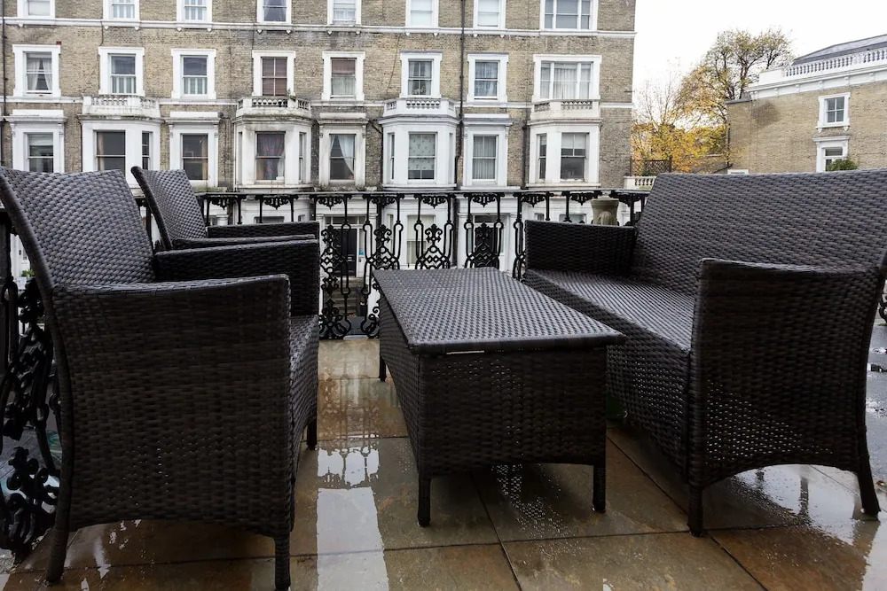 Amazing Chelsea Flat With Stunning Balcony