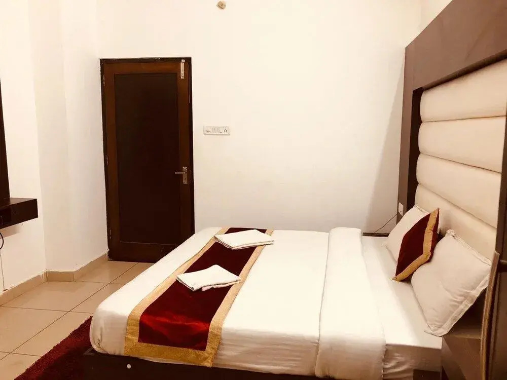 Shalimar Lodge, "700 meter from Katra Bus Stand"