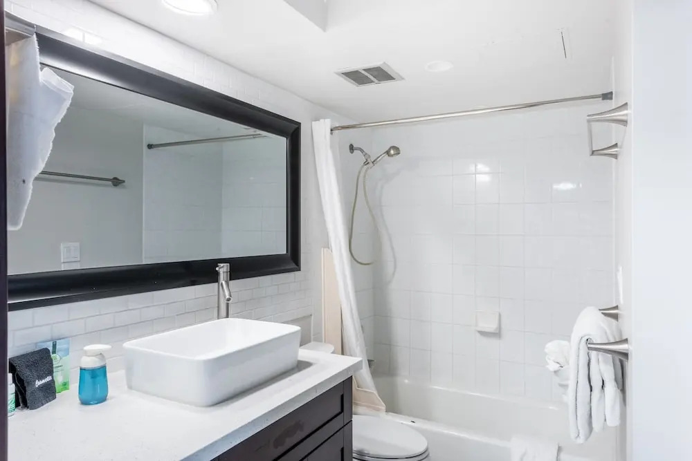 Breezy 12th Floor Waikiki Condo with FREE Parking