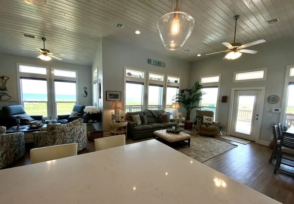 The Salty Mermaid 3 Bedroom Home by Redawning