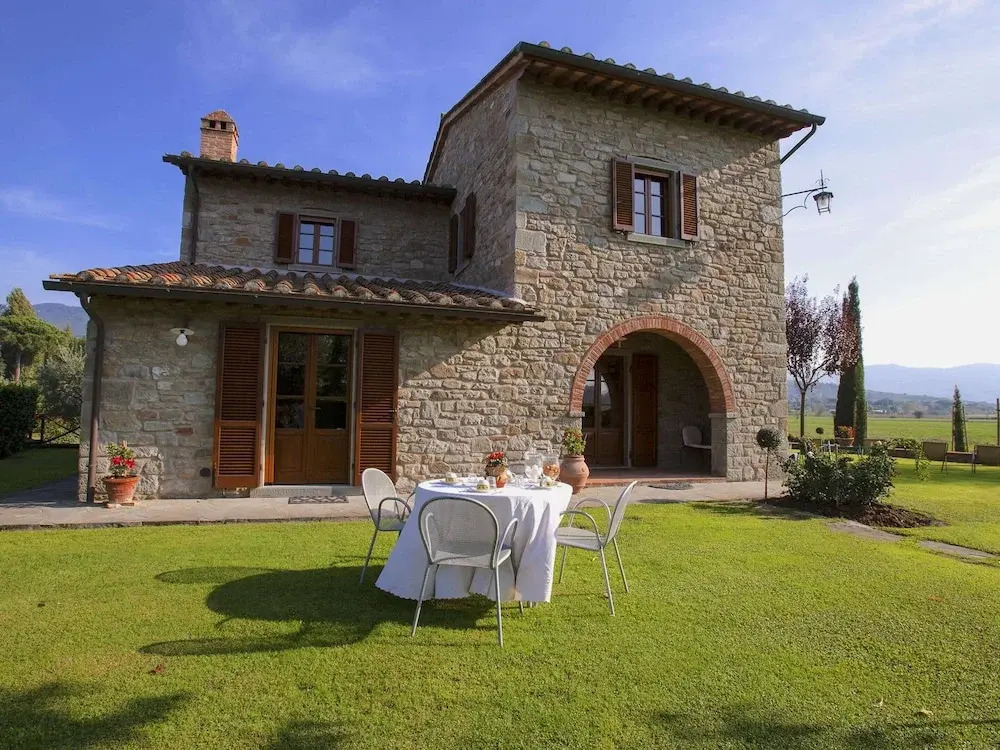 Apartment in Cortona With Pool and Hill Views