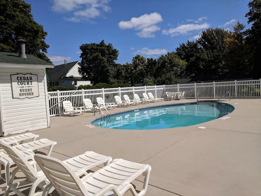 Cedar Court Inn