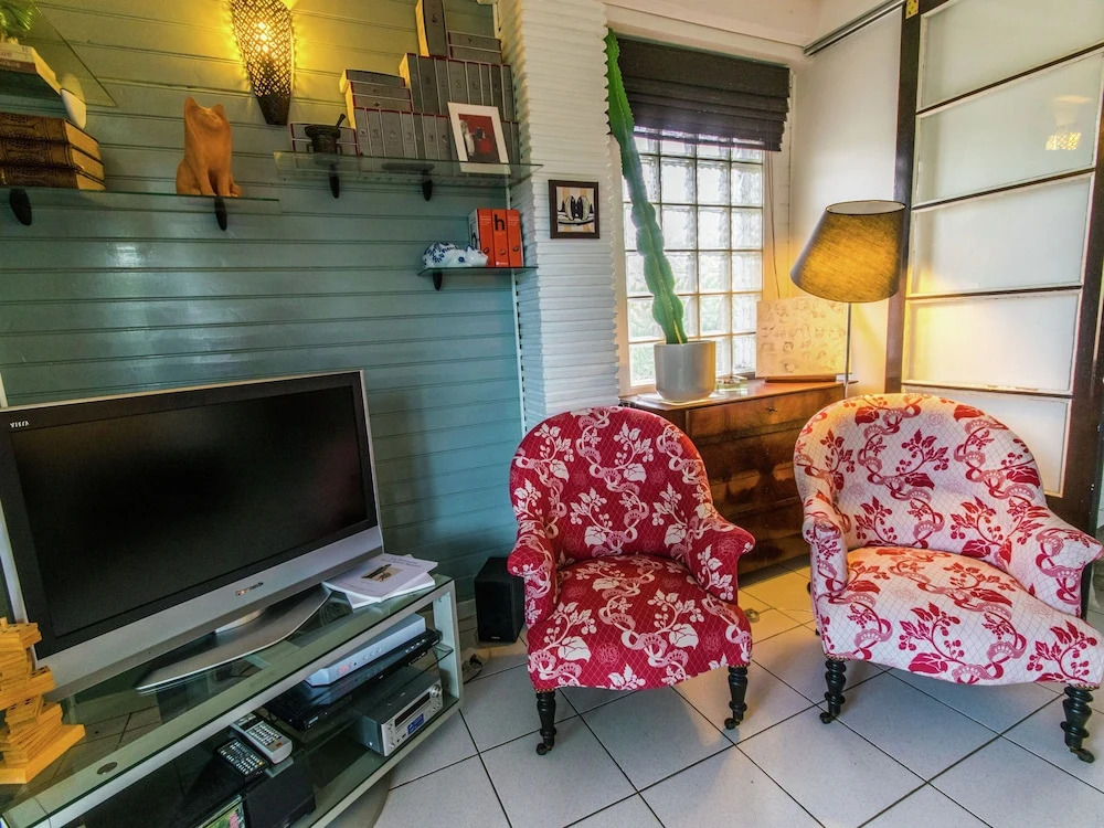 Stylishly Furnished House With Garden 7-minute Walk From the Beach