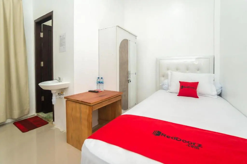 RedDoorz Syariah near Pelabuhan Ulee Lheue Banda Aceh