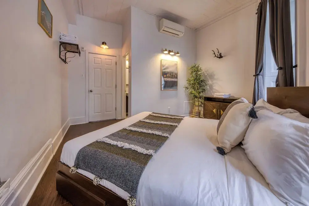 Remparts 2 Bed w Private terrace & sauna