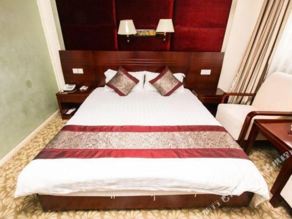 Jixi Dragon Holiday Hotel