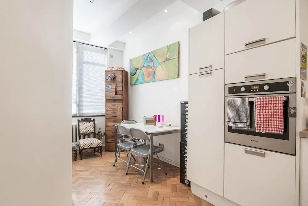 Catching Unique 1 Bedroom Apartment