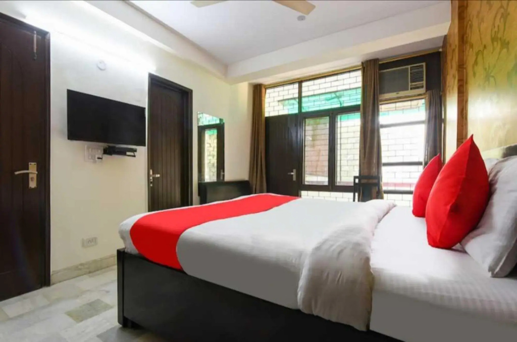 OYO 70164 Royal Den