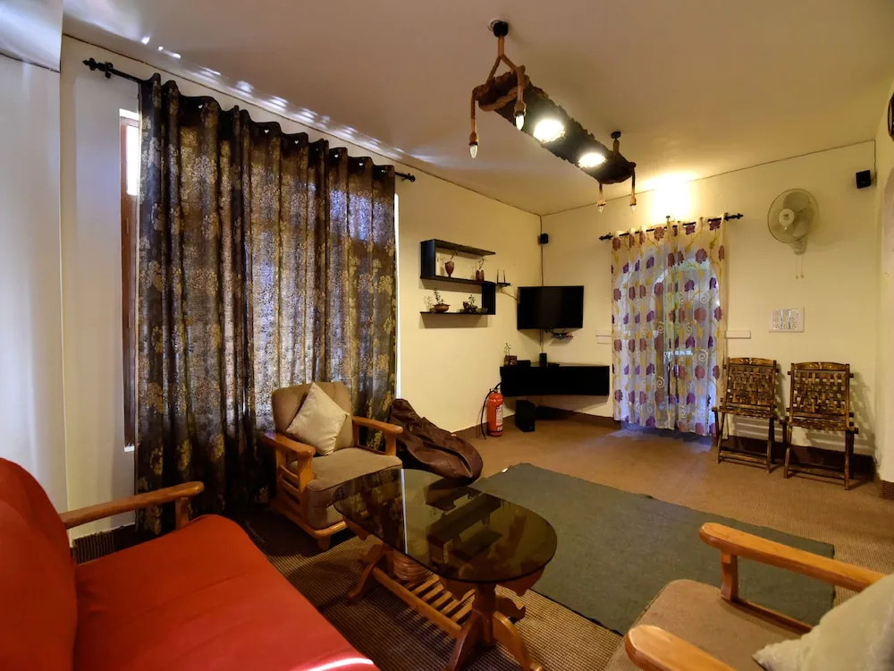 OYO 13350 Home Hill View Naggar Road