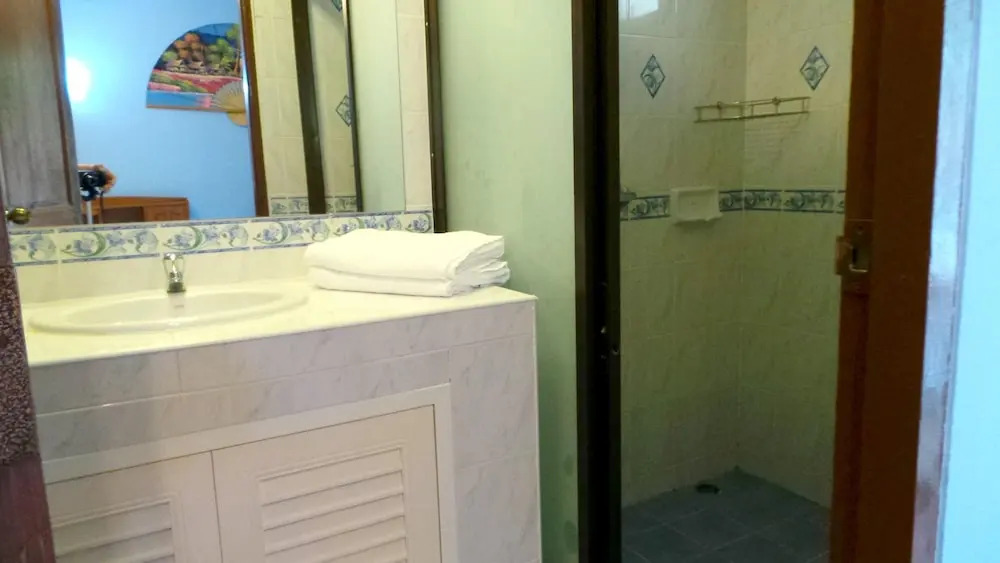 House With 3 Bedrooms in Phuket, With Pool Access, Enclosed Garden and