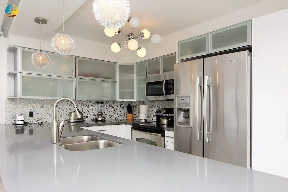 Alexander 604 3 Bedroom Apts by RedAwning