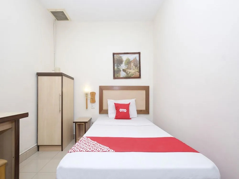 OYO 89968 Sri Sutra Hotel