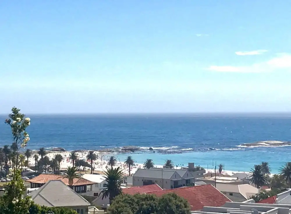 3 Bedrooms Villa in Camps Bay With Ocean Views