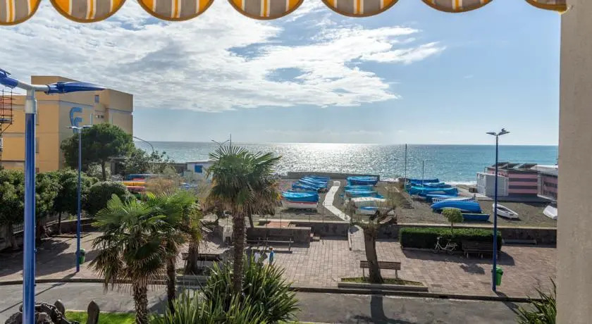 Riva al Mare Flat
