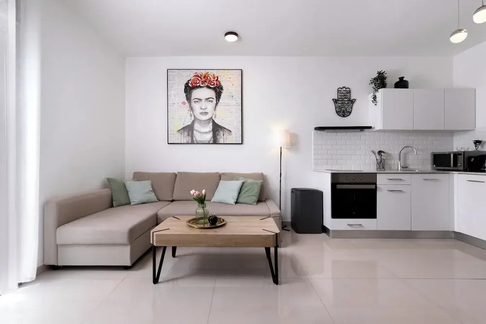 Melony Apartment