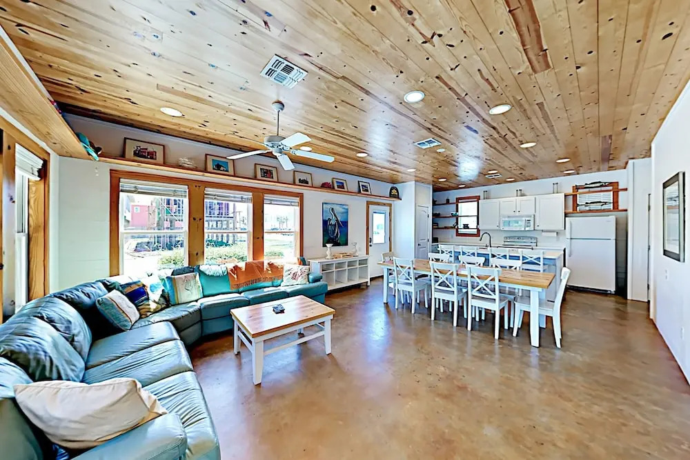 East Avenue Unit 8 - 4 Br home by RedAwning