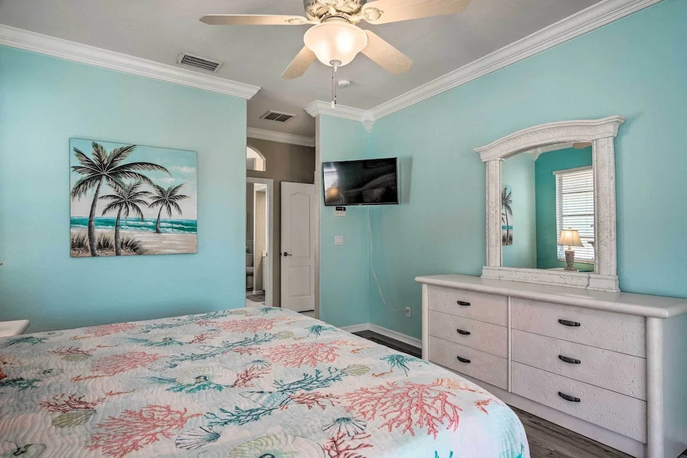 'villa Coral Mermaid' Getaway w/ Pool!