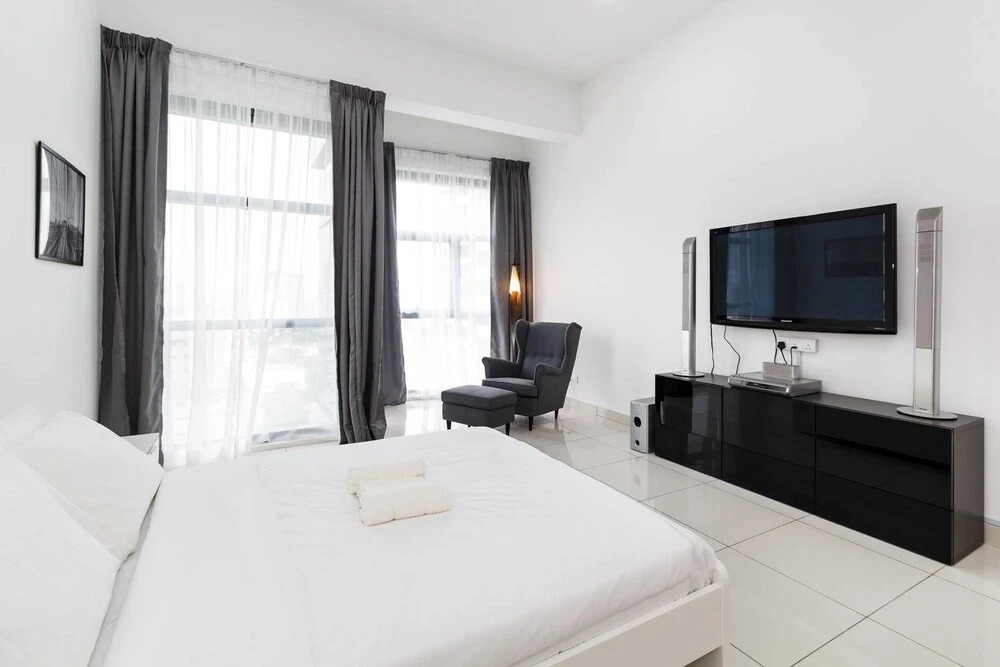 Bright and Comfy Studio 10 Minutes From Klcc