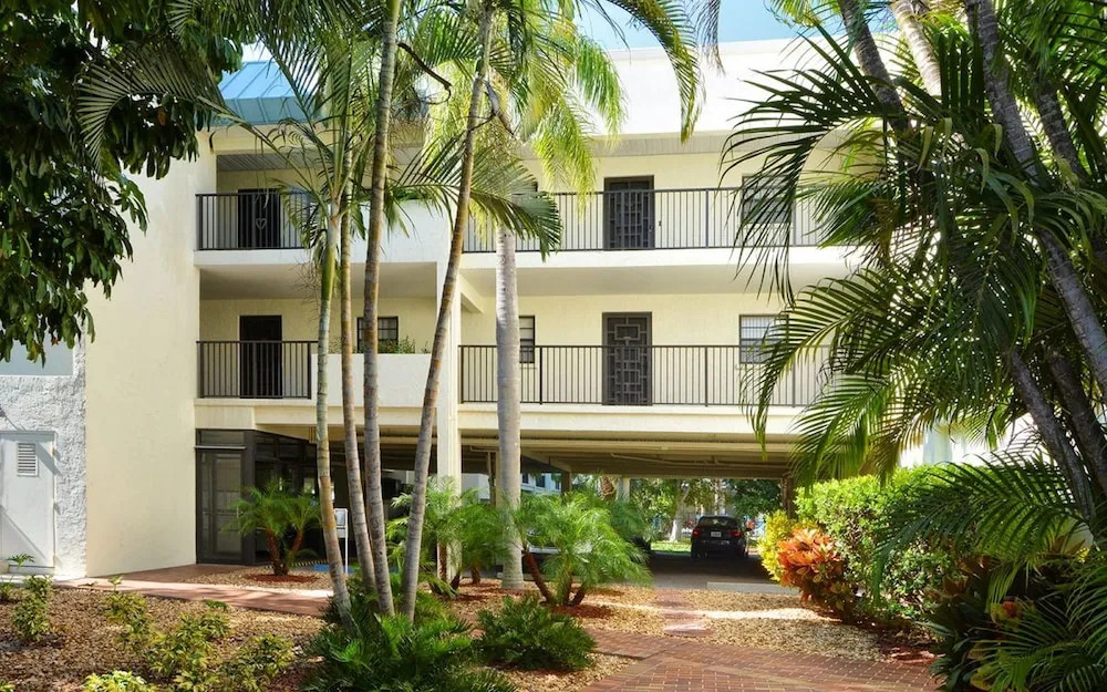 Sun Plaza West Unit 110 Apartment 2