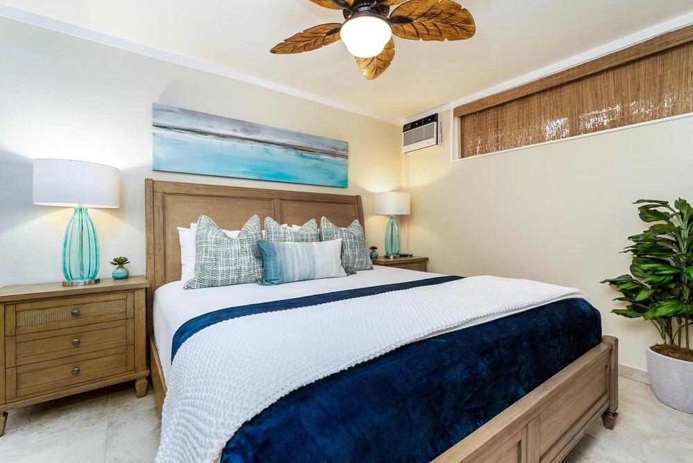Kuleana 405 Oceanfront 1Bedroom 1 Condo by RedAwning