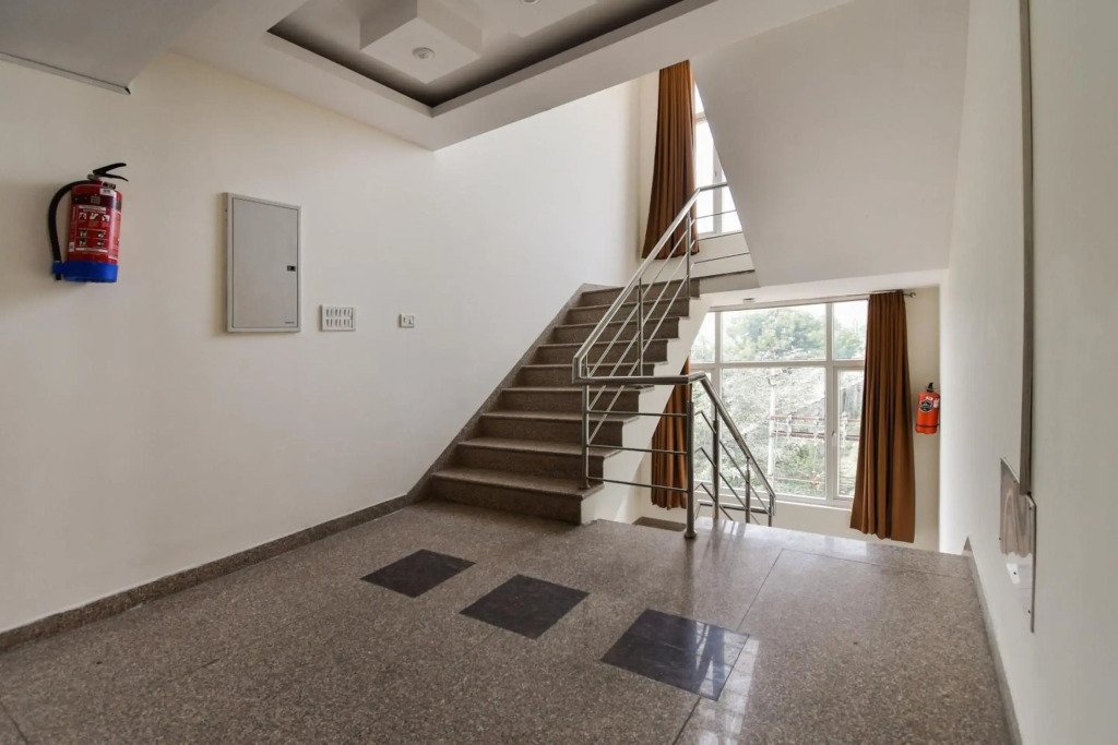 Flagship 76012 Hotel Grand Decor