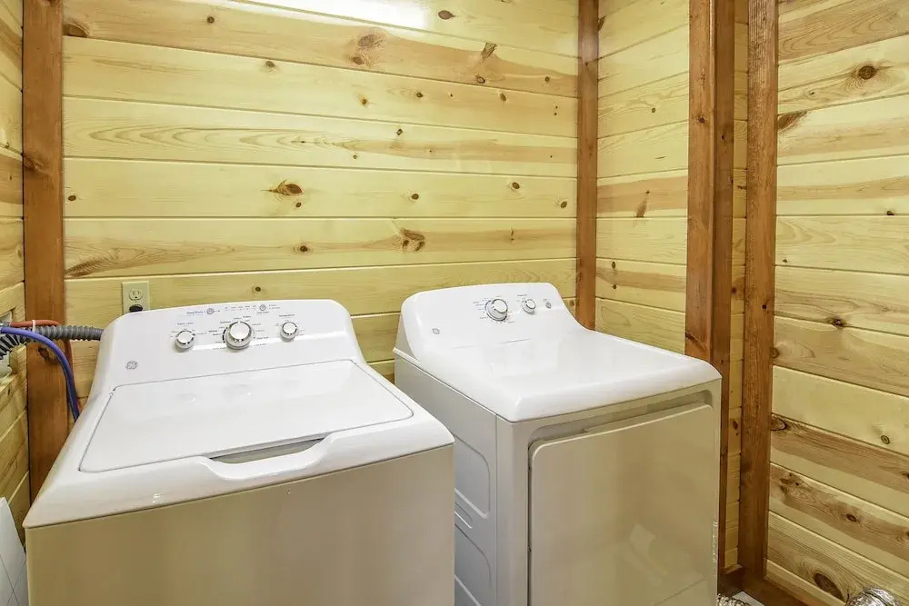 SmokyStays Indoor Heated Pool Cabin