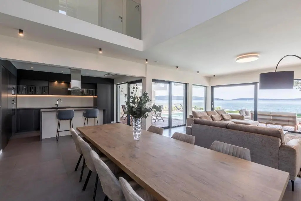 Beachfront Villa with Heated Infinity Pool and Direct Sea Access Kastela near Split
