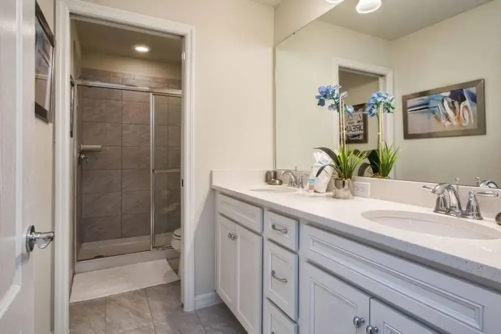 Windsor at Westside-6 Bedrooms House W/pool-3727ww Home by Redawning