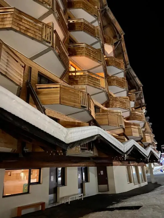 Avoriaz beau 2P falaise confort skis aux pied proche parking