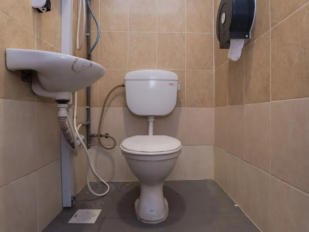 OYO 44026 98 Hotel