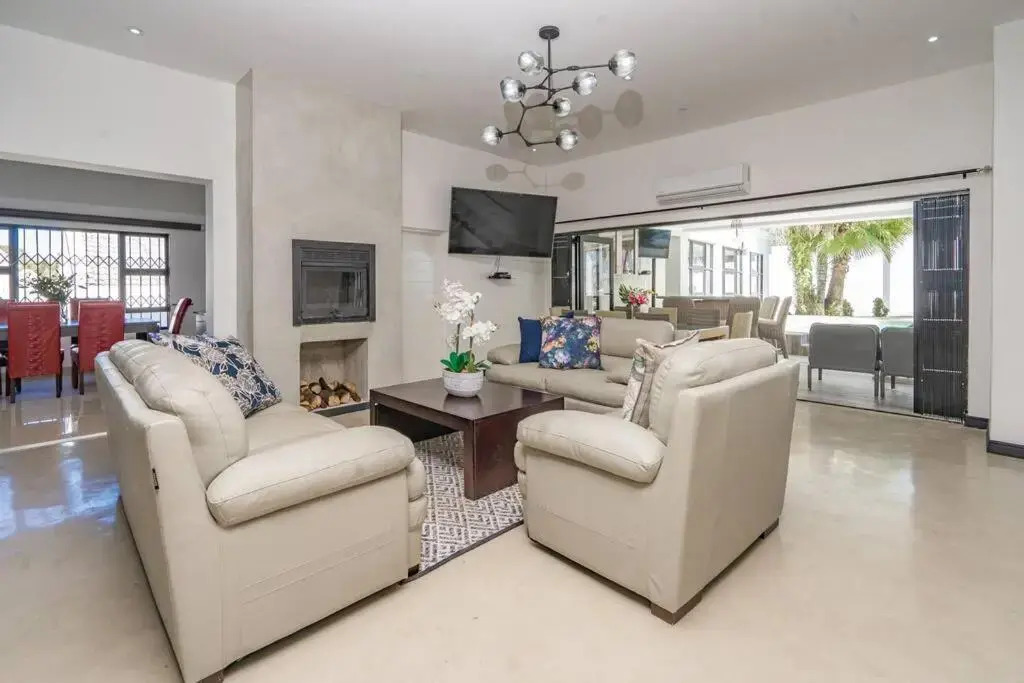 Private Modern 10 bdrm Home tucked away in Sandton
