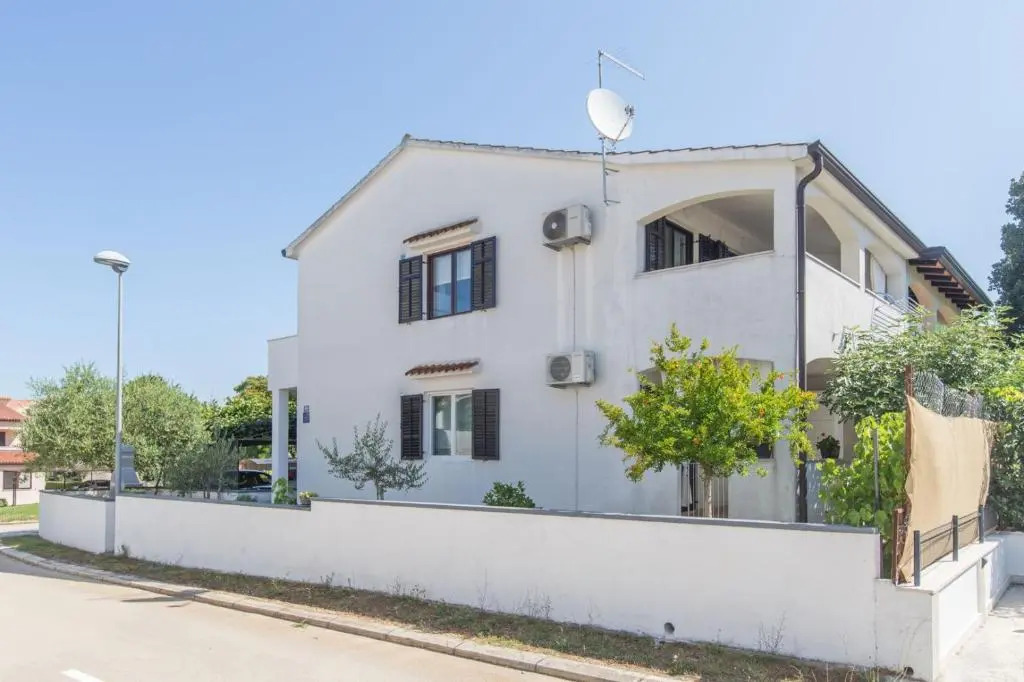 Apartment ANTONIJE with two bedrooms for max 6 person 700 m from beach Funtana