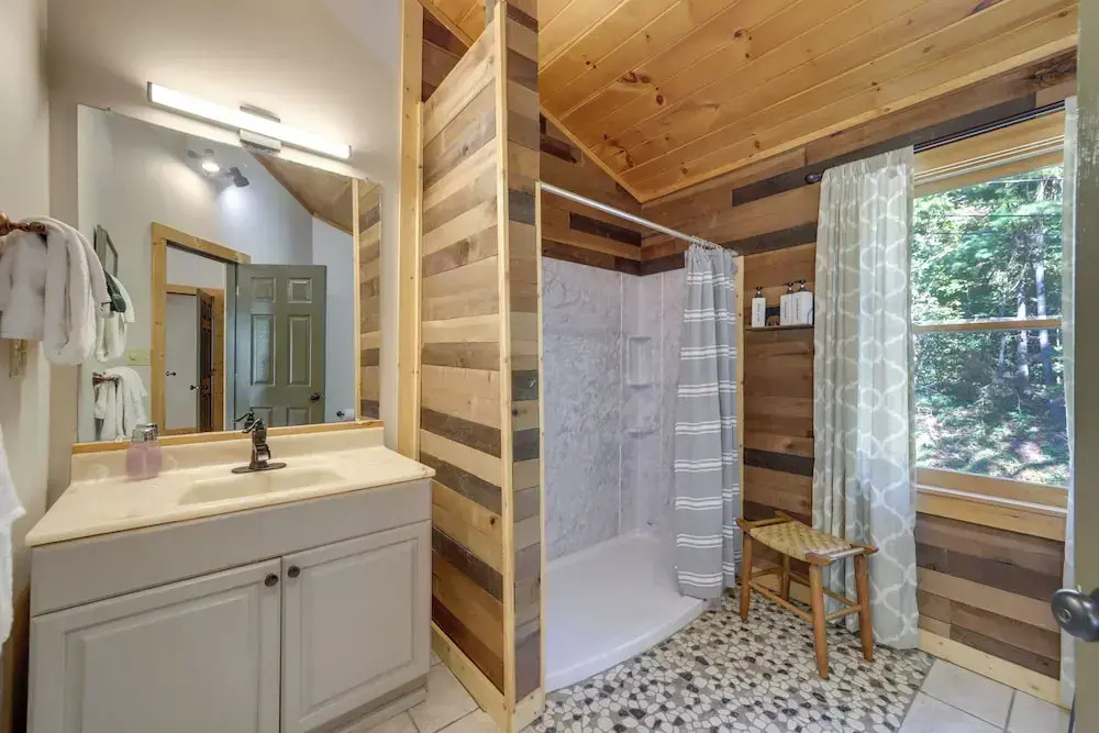 Pet-friendly Gatlinburg Retreat w/ Community Perks