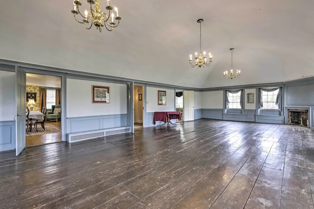 Elegant Norwich House w/ Billiards Room & Ballroom