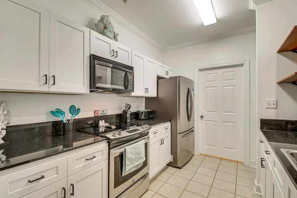 Foley Condo w/ Pool Access: 10 Mi to Gulf Shores!