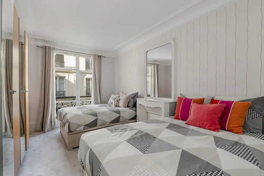 Luxury 4 Bed Residence - Next to Arc de Triomphe
