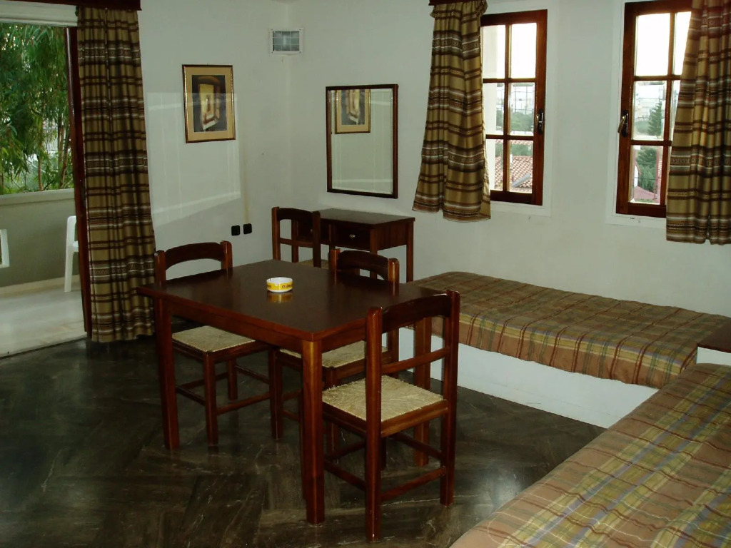 Elpida Apartments