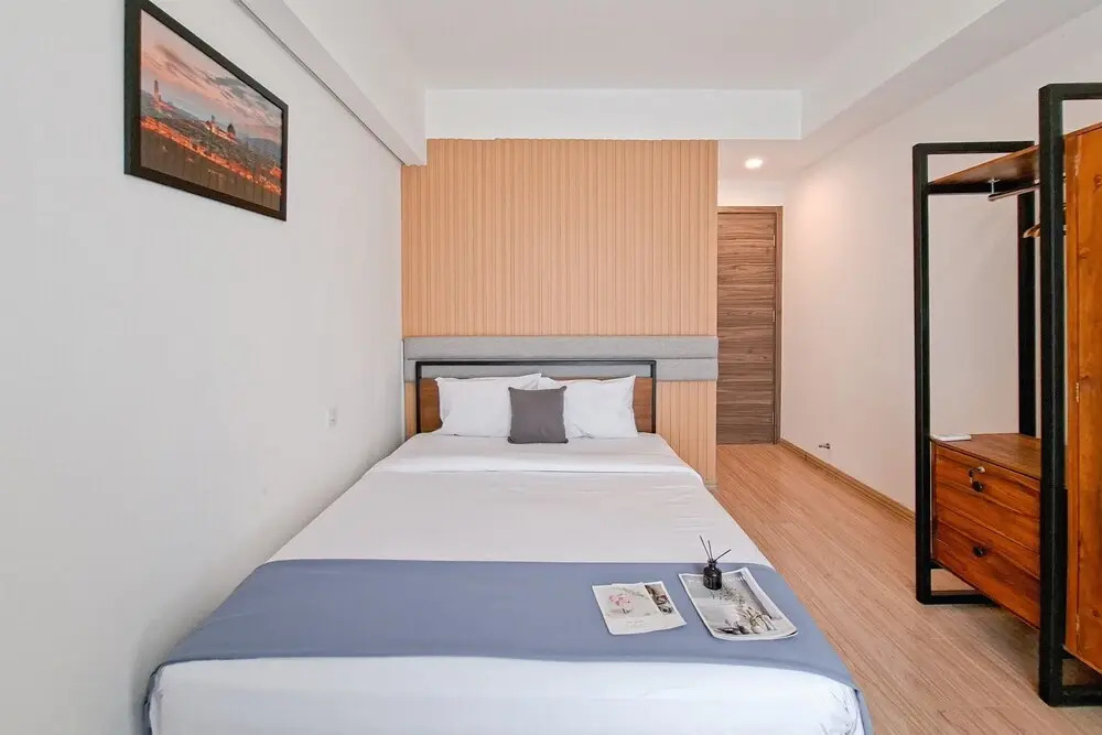 Monochromatic 2Br With Extra Working Room Apartment Sky House Bsd