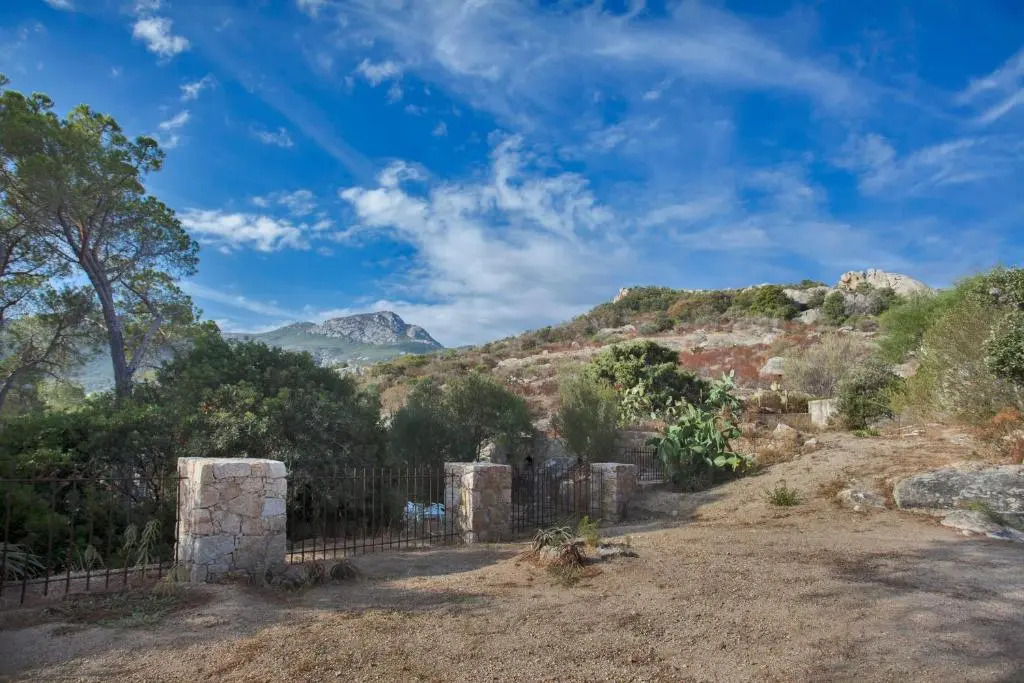 Villa campagne à Calvi piscine chauffée vue mer proche plage et centre