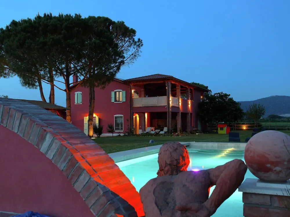 Cozy Holiday Villa in Grosseto With Swimming Pool