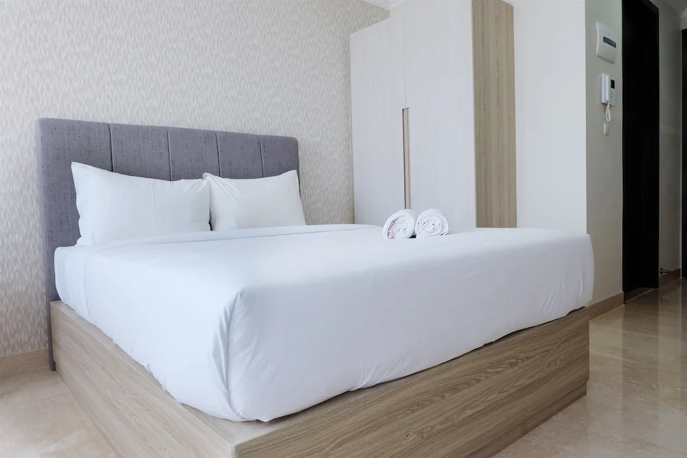 Strategic And Comfy Studio Menteng Park Apartment