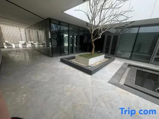 Huaman Hotel (Lingshui Clear Water Bay)