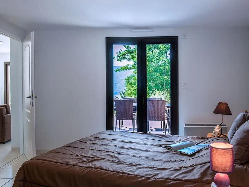 Luxury Apartment With a View of the Mountain Lake of Chorges