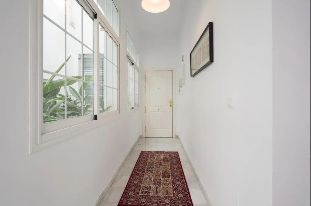ML1C-Prime Location Marble Apartment with Patios