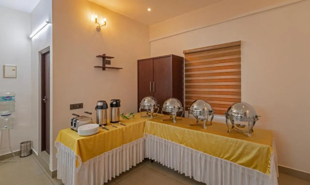 Treebo Amigos Residency - 500M From Cochin Airport