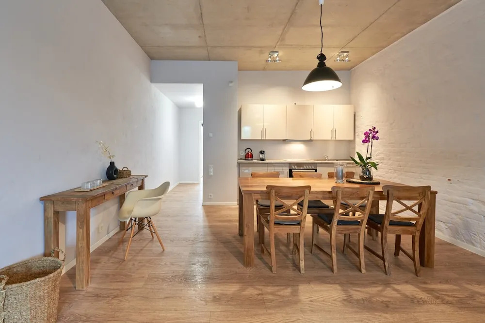 havelblau Ferienlofts - Stilvoll wohnen unmittelbar an der Havel - zentral - Küche - WLAN - Wallbox - Kajaks und Fahrräder vor Ort