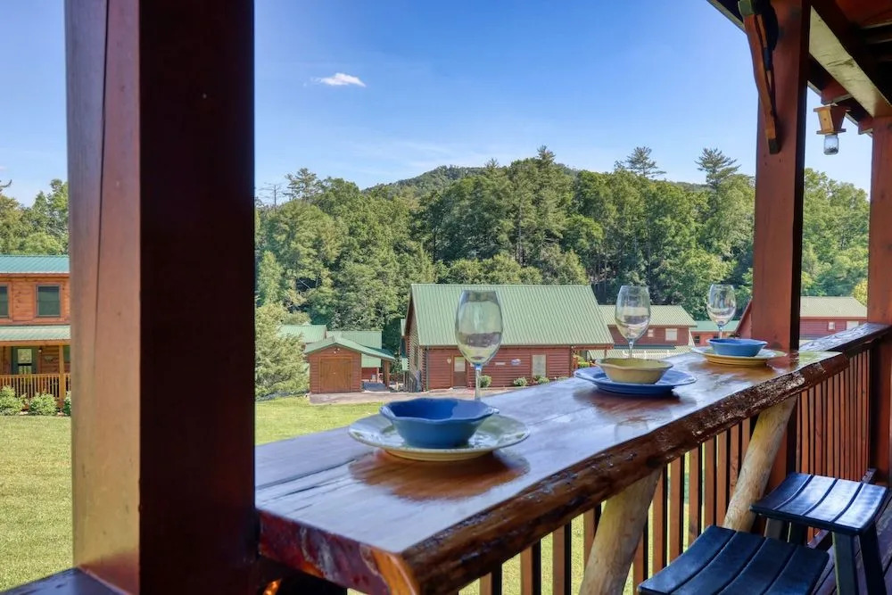 A Stone's Throw 2 Bedroom Cabin by RedAwning