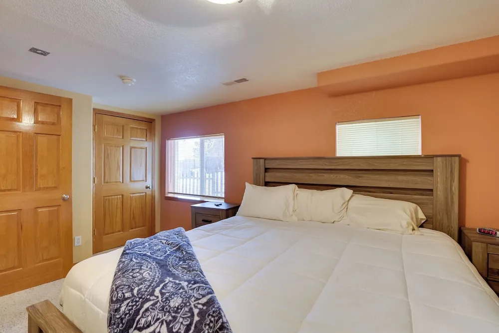 Lead Apartment ~ 5 Mi to Terry Peak Skiing!