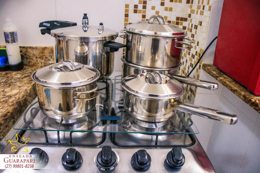 CONFORTO IMBATIVEL - 25 metros do MAR - 2 Quartos com AR CONDICIONADOS SPLIT, Air Fryer, WI-FI, Disney Plus, Star Plus, HBO Max, Cadeiras de Praia e Caixa Térmica - 8 pessoas com Muito Conforto - Melhor Localização