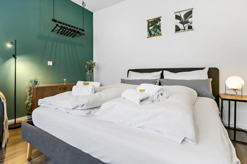BRIGHT - Spacious Studio for 4 - Kitchen - Parking